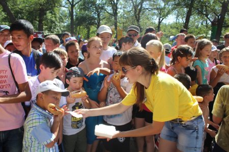 CHAMPIONSHIP IN MAKING HOT DOGS WAS HELD IN URALSK